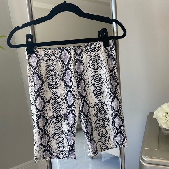 Black and white Biker shorts snakeskin animal print small and large NWT - Picture 3 of 13